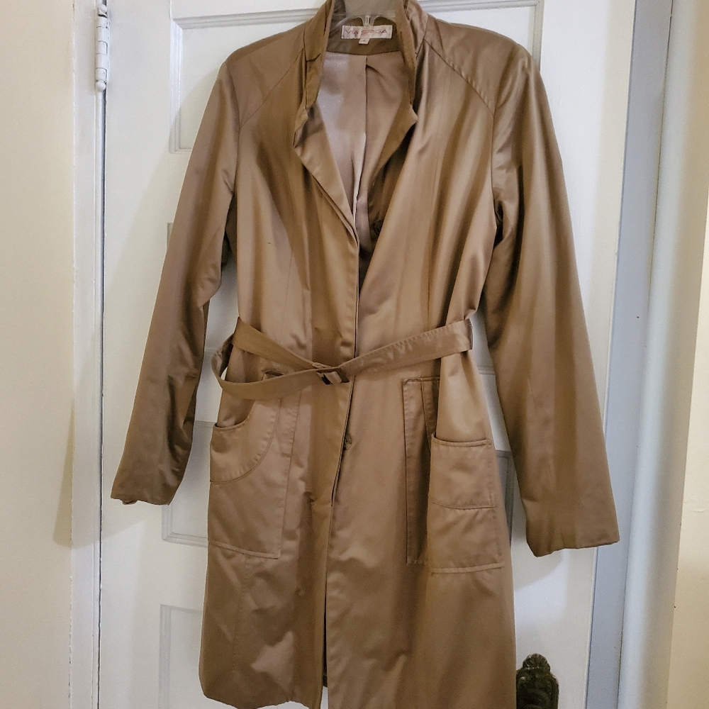 Via Spiga trench